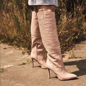 Pink Vince Camuto Kervana boots. NEW! Free shipping.